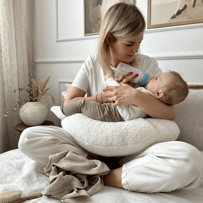 Vankúš croissant vanilka 55cm