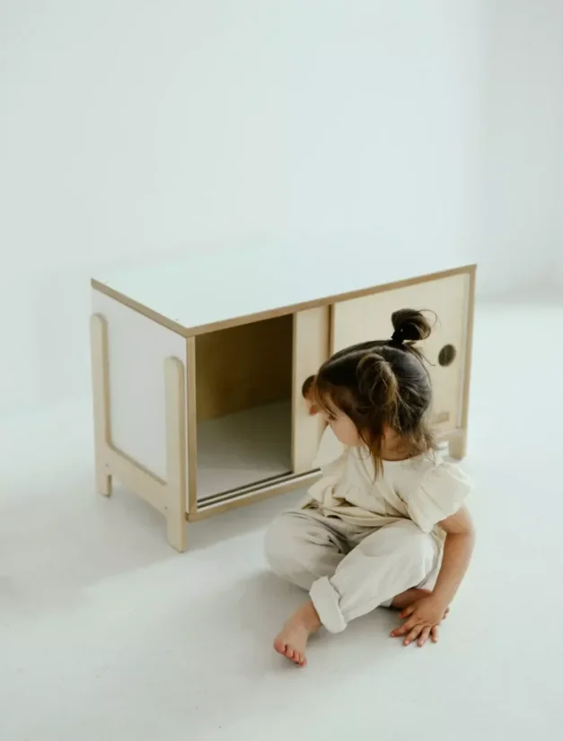 Montessori nábytok uzatvárateľná skrinka pre deti - modulárny nábytok