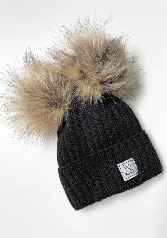 Dětská zimní čepice s bambulkami, černá