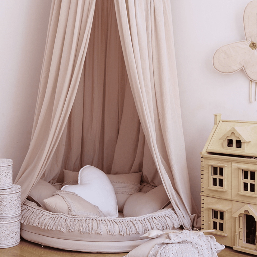Nebesa nad dětskou postel Boho pudrově růžový maxi