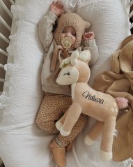 Roztomilá plyšová srnka Bambi – ideální dárek pro miminka