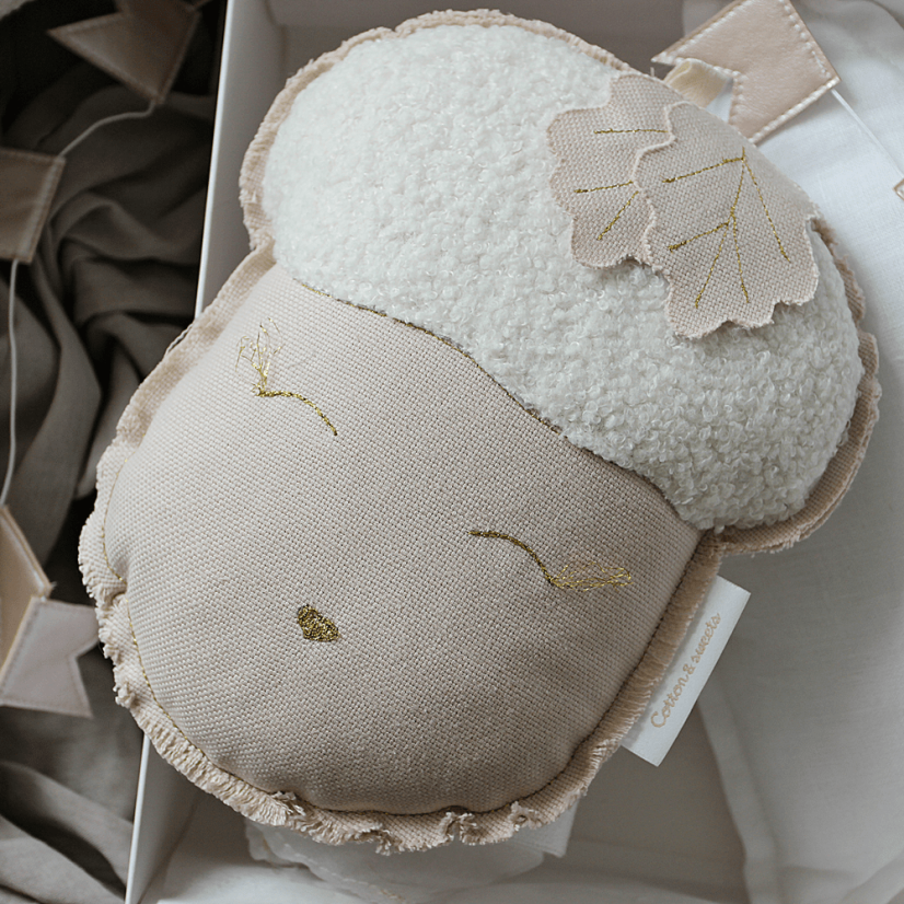 Závesná dekorácia dubový orech púdrovo ružová 23x29x10cm