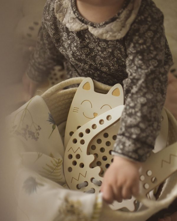 Montessori dřevěná proplétací hračka - kočka