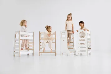 Montessori učiaca veža: Pomocník do kuchyne pre deti, ktorý podporuje samostatnosť