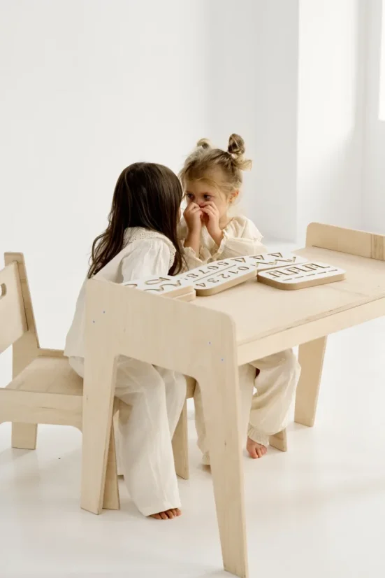 Montessori nábytková sestava pro větší děti – natural