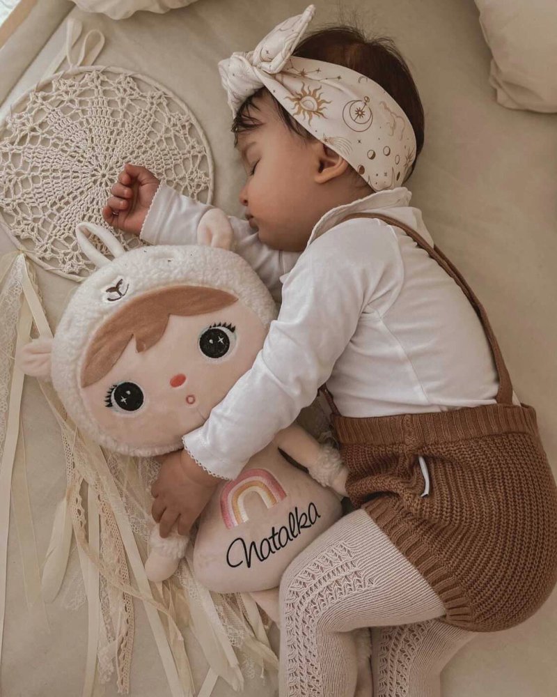 dieta objima svoju babiku s menom darcek z lasky