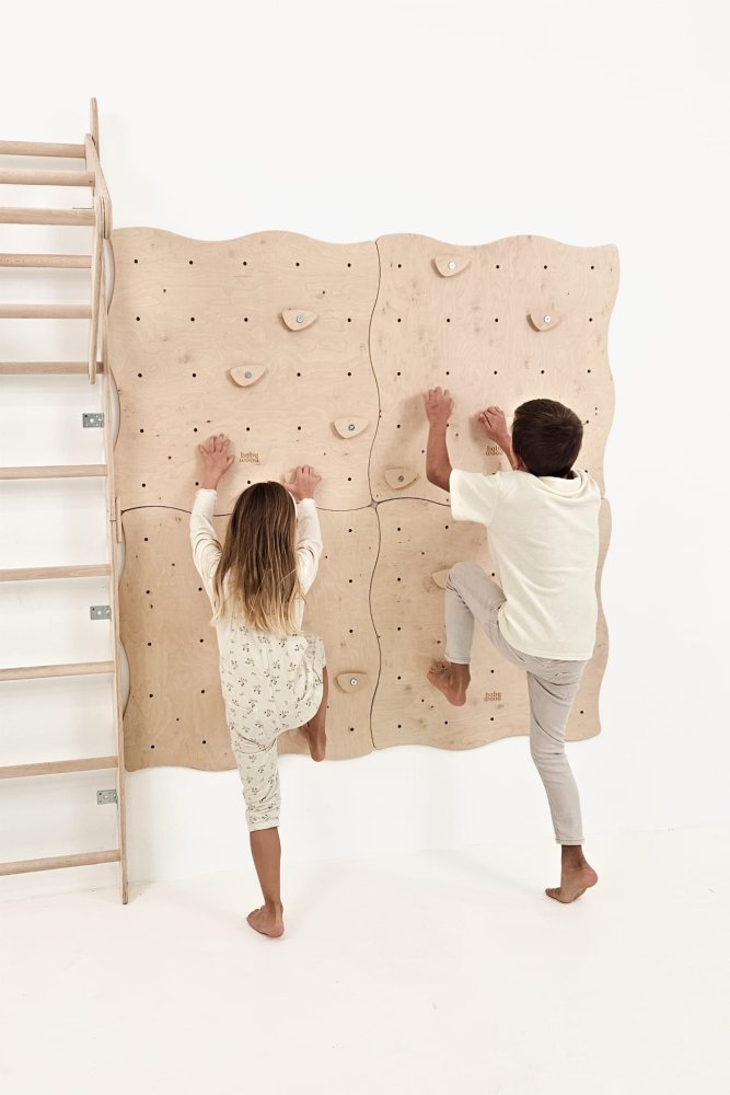 Lezecká stena pre deti v Montessori štýle – aktívna hra doma