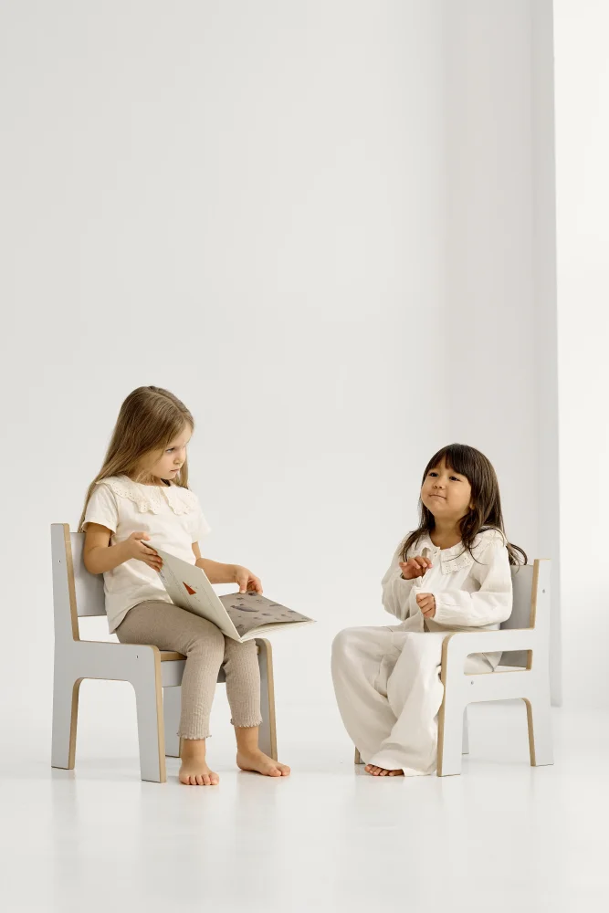 Praktická drevená stolička v Montessori štýle pre predškolákov a školákov